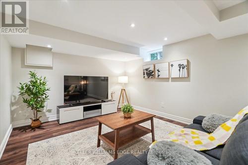 4199 Spruce Avenue, Burlington, ON - Indoor Photo Showing Living Room