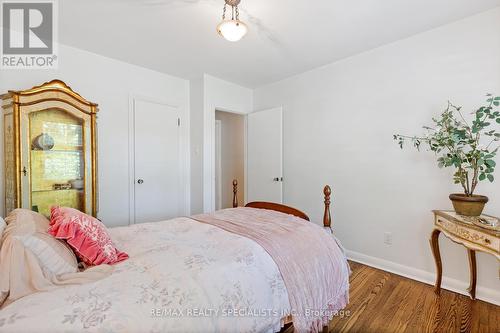 2067 Deyncourt Drive, Burlington, ON - Indoor Photo Showing Bedroom