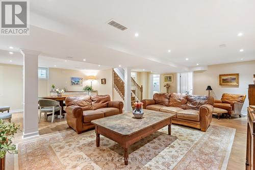 2067 Deyncourt Drive, Burlington, ON - Indoor Photo Showing Living Room