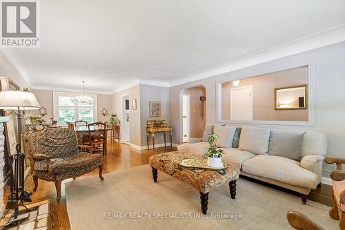 2067 Deyncourt Drive, Burlington, ON - Indoor Photo Showing Living Room