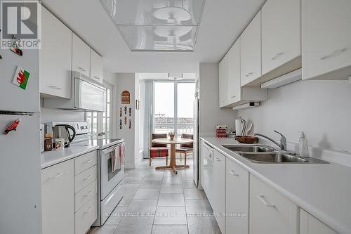 1001 - 415 Locust Street, Burlington, ON - Indoor Photo Showing Kitchen With Double Sink
