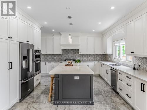 89 Anne Boulevard, Milton, ON - Indoor Photo Showing Kitchen With Upgraded Kitchen