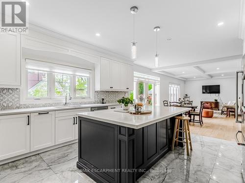 89 Anne Boulevard, Milton, ON - Indoor Photo Showing Kitchen With Upgraded Kitchen