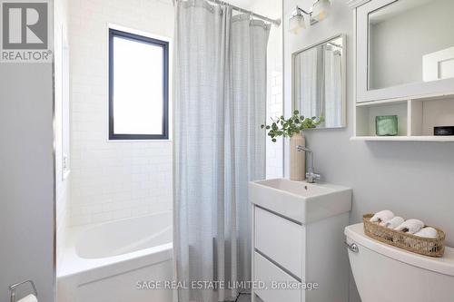 77 Kings Park Boulevard, Toronto, ON - Indoor Photo Showing Bathroom