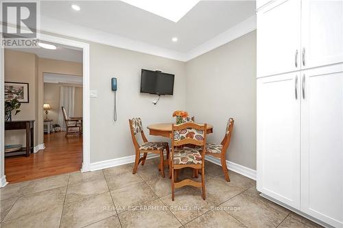 2405 Amblecote Lane, Burlington, ON - Indoor Photo Showing Dining Room