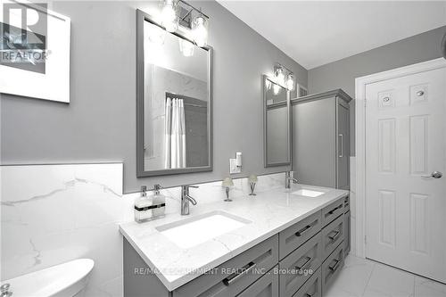 2405 Amblecote Lane, Burlington, ON - Indoor Photo Showing Bathroom