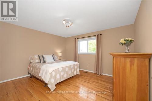 2405 Amblecote Lane, Burlington, ON - Indoor Photo Showing Bedroom