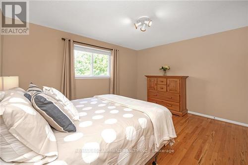 2405 Amblecote Lane, Burlington, ON - Indoor Photo Showing Bedroom