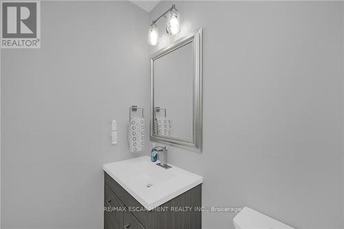 2405 Amblecote Lane, Burlington, ON -  Photo Showing Bathroom