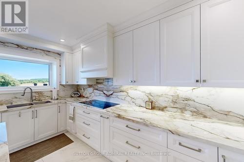 7205 19Th Side Road, King, ON - Indoor Photo Showing Kitchen