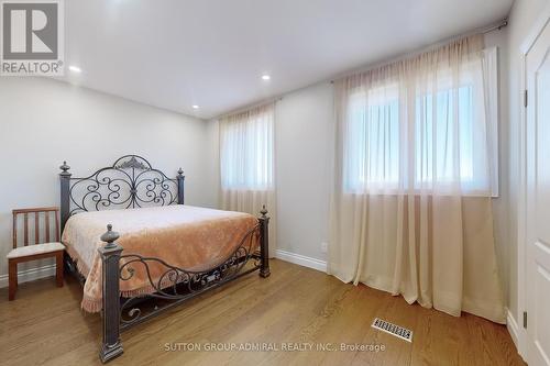 7205 19Th Side Road, King, ON - Indoor Photo Showing Bedroom