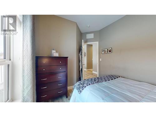 8945 97 Highway Unit# 71 Lot# 71, Kelowna, BC - Indoor Photo Showing Bedroom