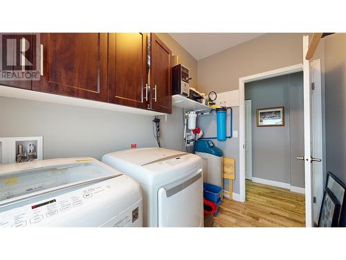 8945 97 Highway Unit# 71 Lot# 71, Kelowna, BC - Indoor Photo Showing Laundry Room