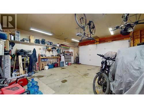 8945 97 Highway Unit# 71 Lot# 71, Kelowna, BC - Indoor Photo Showing Garage