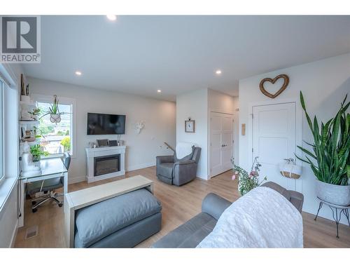 264 Douglas Avenue, Penticton, BC - Indoor Photo Showing Living Room With Fireplace