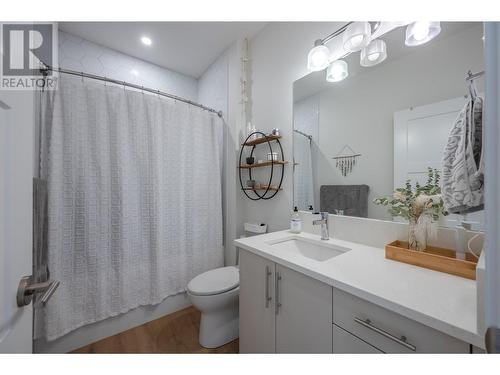 264 Douglas Avenue, Penticton, BC - Indoor Photo Showing Bathroom