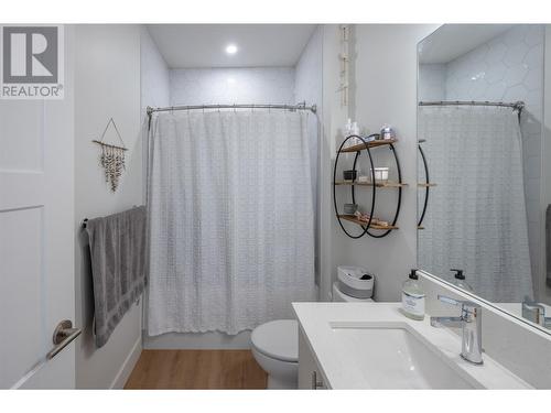 264 Douglas Avenue, Penticton, BC - Indoor Photo Showing Bathroom