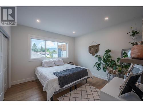 264 Douglas Avenue, Penticton, BC - Indoor Photo Showing Bedroom