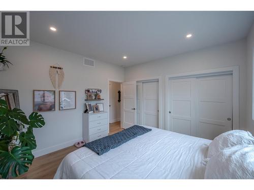 264 Douglas Avenue, Penticton, BC - Indoor Photo Showing Bedroom