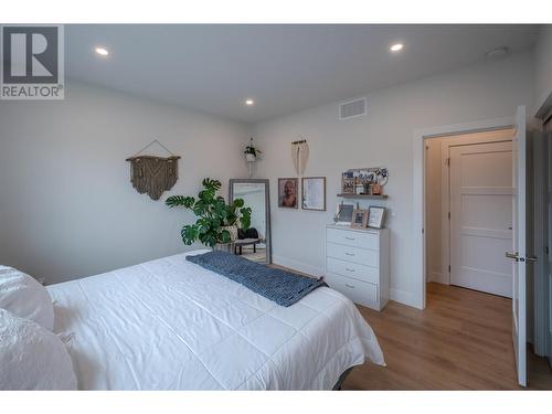 264 Douglas Avenue, Penticton, BC - Indoor Photo Showing Bedroom