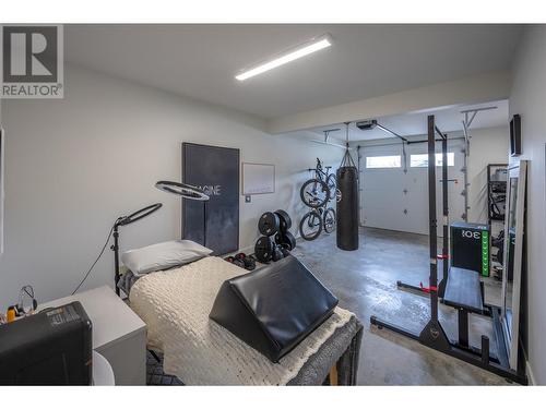 264 Douglas Avenue, Penticton, BC - Indoor Photo Showing Garage