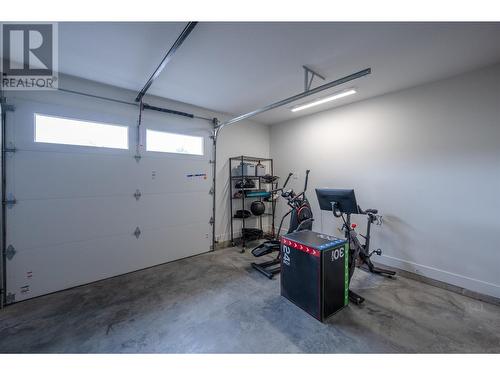 264 Douglas Avenue, Penticton, BC - Indoor Photo Showing Garage