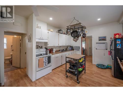 264 Douglas Avenue, Penticton, BC - Indoor Photo Showing Kitchen