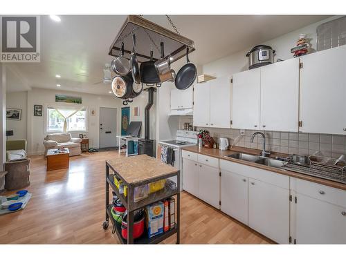 264 Douglas Avenue, Penticton, BC - Indoor Photo Showing Kitchen With Double Sink