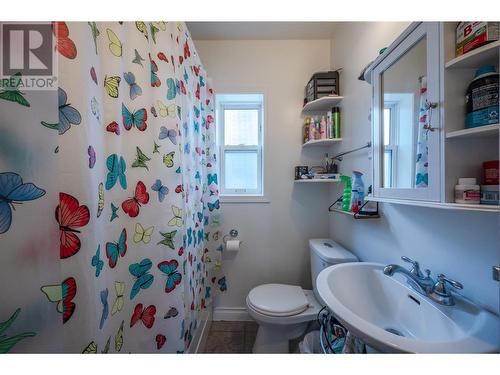 264 Douglas Avenue, Penticton, BC - Indoor Photo Showing Bathroom