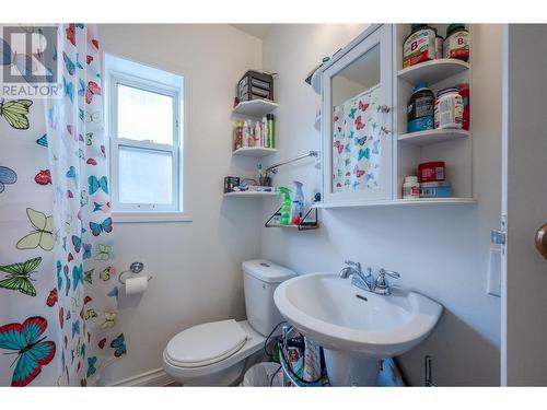 264 Douglas Avenue, Penticton, BC - Indoor Photo Showing Bathroom