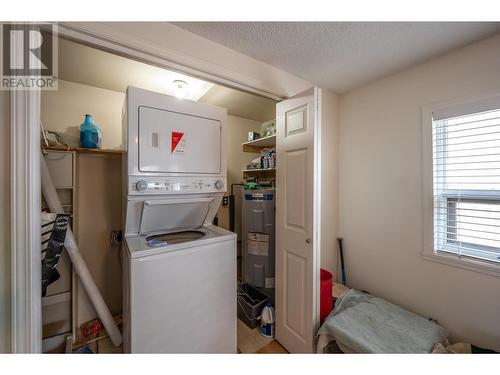 264 Douglas Avenue, Penticton, BC - Indoor Photo Showing Laundry Room