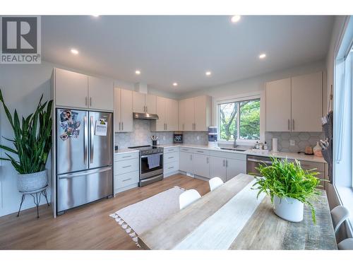 264 Douglas Avenue, Penticton, BC - Indoor Photo Showing Kitchen
