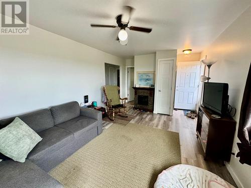 420 100A Avenue, Dawson Creek, BC - Indoor Photo Showing Living Room