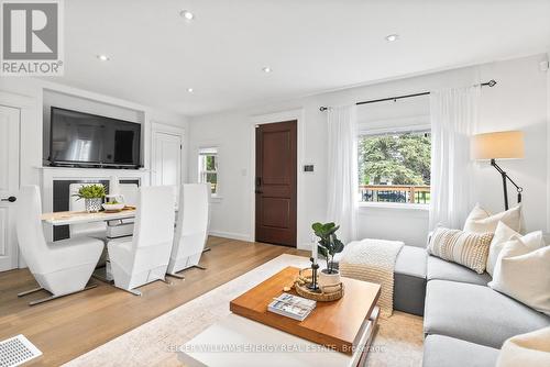 42 Darlington Boulevard, Clarington, ON - Indoor Photo Showing Living Room