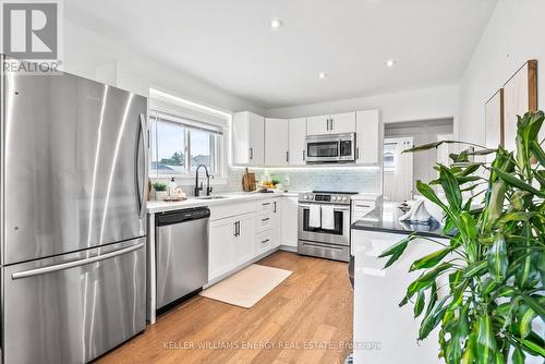 42 Darlington Boulevard, Clarington, ON - Indoor Photo Showing Kitchen With Upgraded Kitchen