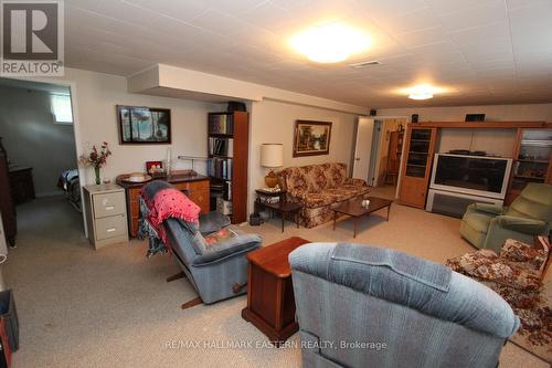 25 King Street E, Havelock-Belmont-Methuen, ON - Indoor Photo Showing Living Room