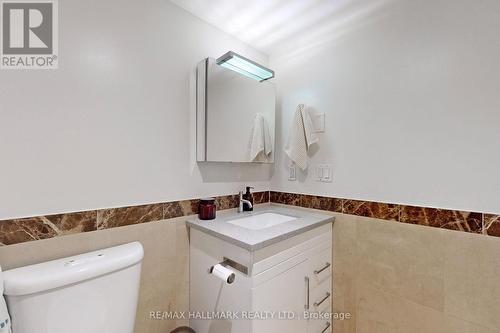 225 - 650 Sheppard Avenue E, Toronto, ON - Indoor Photo Showing Bathroom