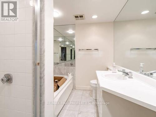 1501 - 33 University Avenue, Toronto, ON - Indoor Photo Showing Bathroom