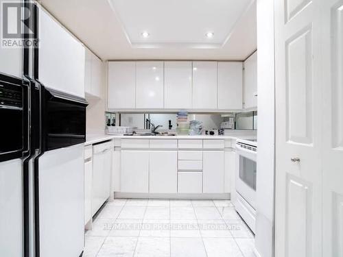 1501 - 33 University Avenue, Toronto (Bay Street Corridor), ON - Indoor Photo Showing Kitchen