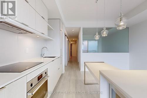 4910 - 197 Yonge Street, Toronto, ON - Indoor Photo Showing Kitchen With Upgraded Kitchen