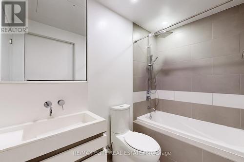 4910 - 197 Yonge Street, Toronto, ON - Indoor Photo Showing Bathroom