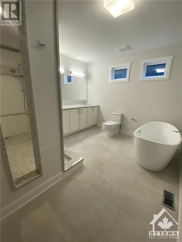 289 Kirchoffer Avenue, Ottawa, ON - Indoor Photo Showing Bathroom