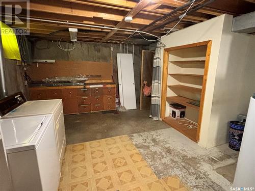 68 Folley Crescent, Lanigan, SK - Indoor Photo Showing Laundry Room