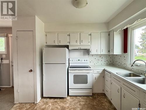 68 Folley Crescent, Lanigan, SK - Indoor Photo Showing Kitchen