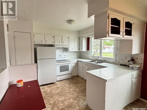 68 Folley Crescent, Lanigan, SK - Indoor Photo Showing Kitchen With Double Sink