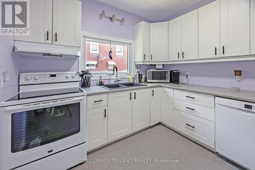 74 Maple Street, St. Thomas, ON - Indoor Photo Showing Kitchen With Double Sink
