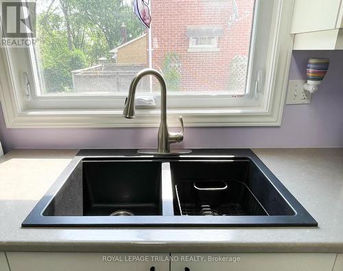 74 Maple Street, St. Thomas, ON - Indoor Photo Showing Kitchen With Double Sink