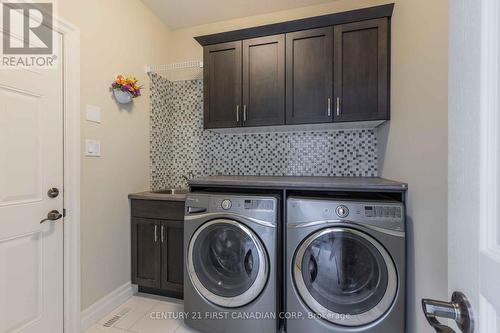 1025 Gleneagle Trail, London, ON - Indoor Photo Showing Laundry Room