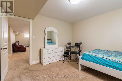 1025 Gleneagle Trail, London, ON - Indoor Photo Showing Bedroom