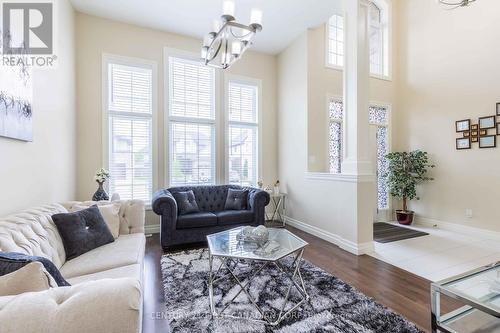 1025 Gleneagle Trail, London, ON - Indoor Photo Showing Living Room